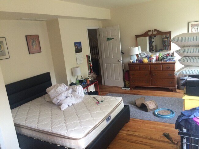 Building Photo - 1318 N Cleaver St