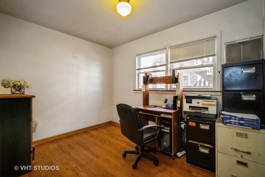 Building Photo - 4914 Louise St