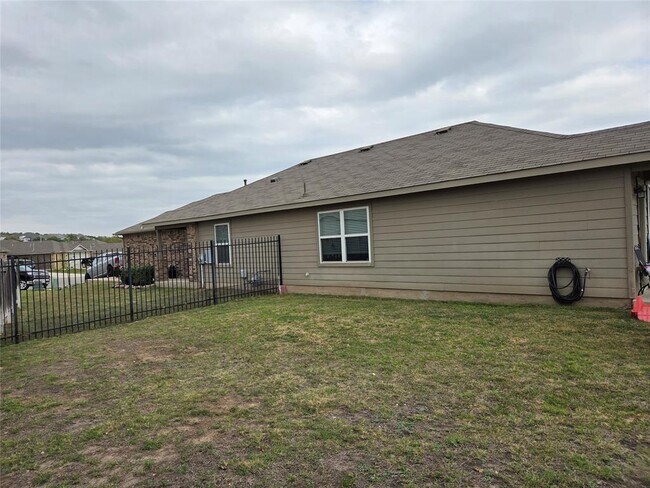 Building Photo - 108 Blue Sage Dr