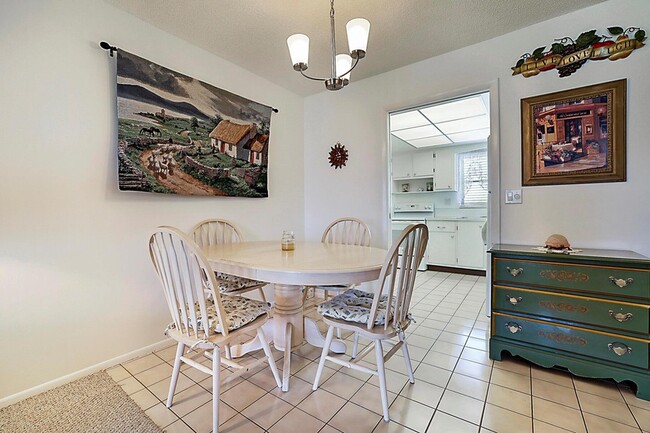 Building Photo - 2703 Dudley Dr W