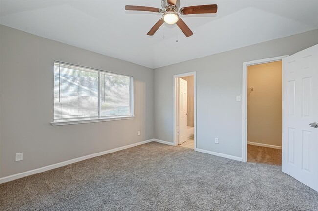 Building Photo - 16938 Enchanted Cir E