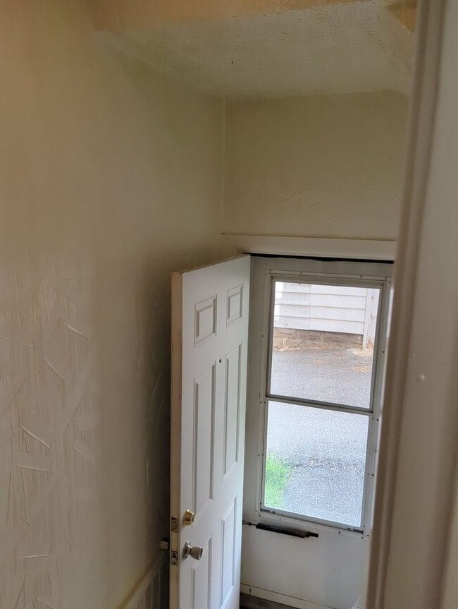 Building Photo - One Bedroom Duplex with off street parking and private enclosed porch