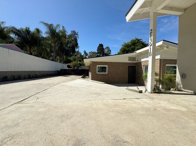 Building Photo - Brand New Upgraded 2BD2BA ADU | Gated | Canyon Views | Private Laundry & Parking