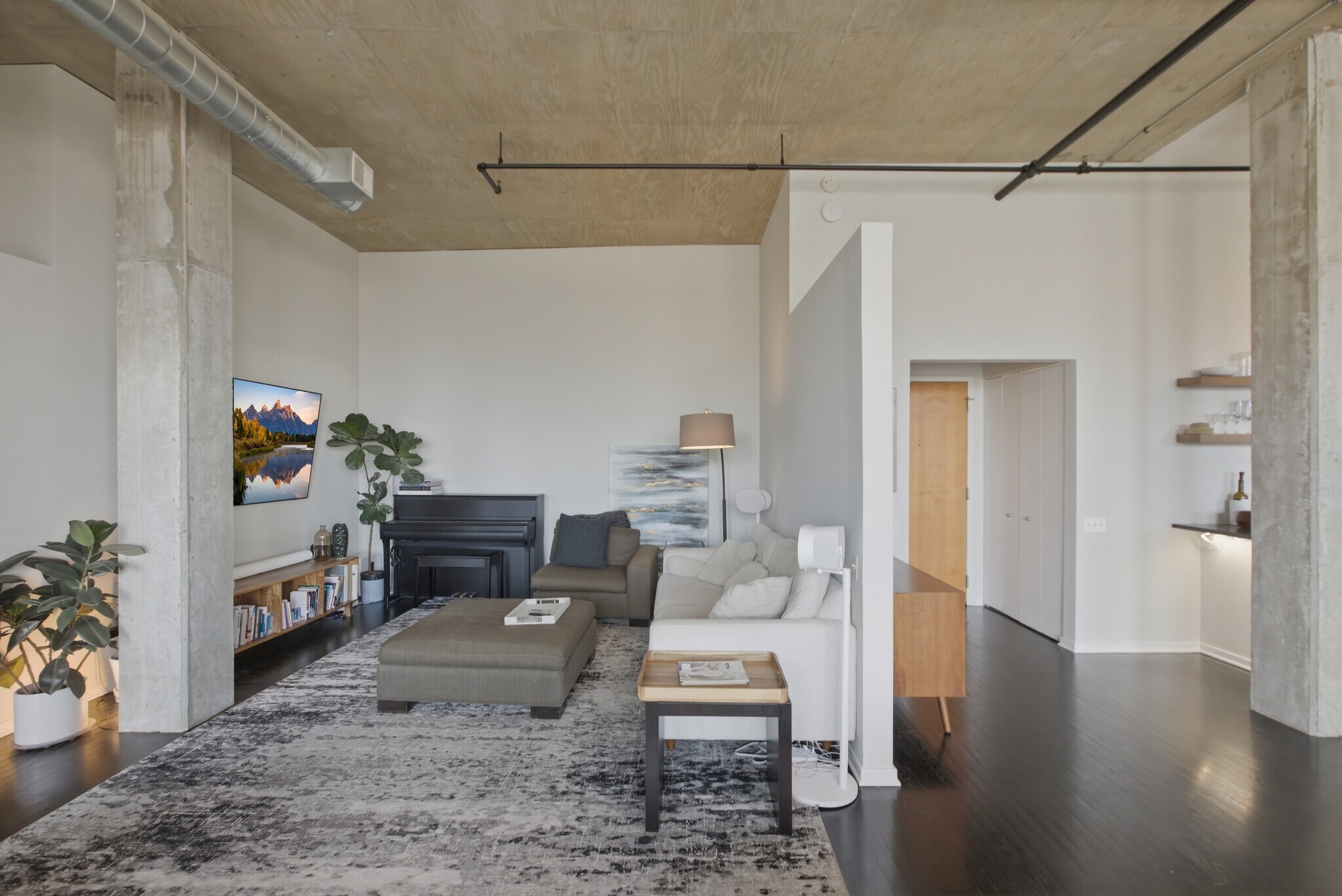 Building Photo - 900 N Kingsbury St