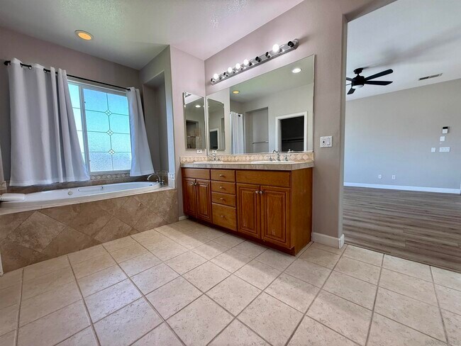 Building Photo - 2130 Pamplona Ct