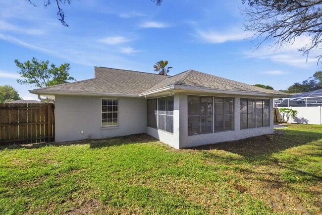 Building Photo - Spacious 3BR/2BA pet friendly home with a fenced backyard and oversized patio