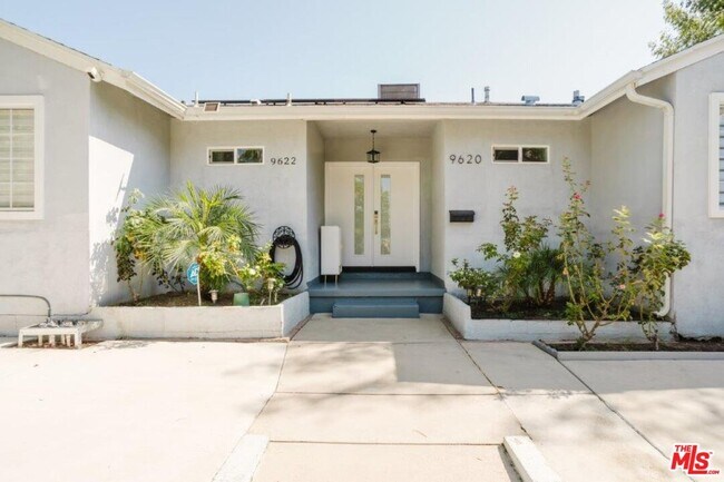 Building Photo - 9620 Woodale Ave