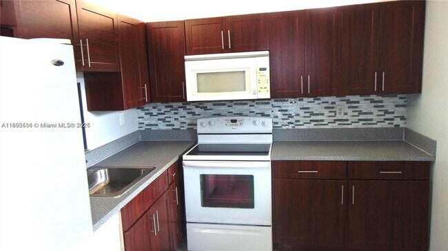 Building Photo - 1800 SW 81st Ave