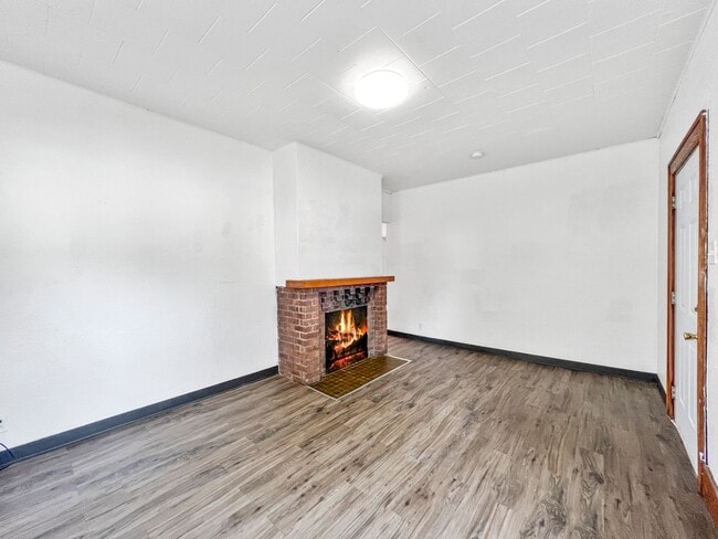 Building Photo - 507 Welch Ave