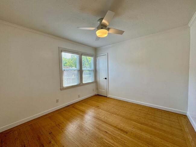 Building Photo - Charming Home Available Now!
