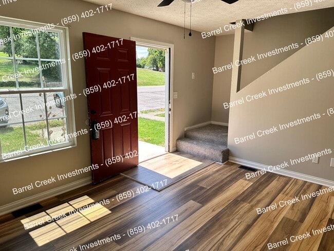 Building Photo - 2-Bed, 1-Bath Townhome with Attached Garag...