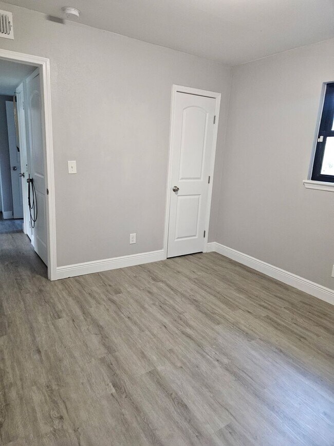 Building Photo - Lots of updates!