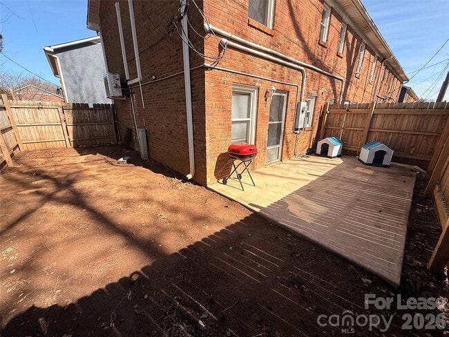 Building Photo - 421 Honeywood Ave