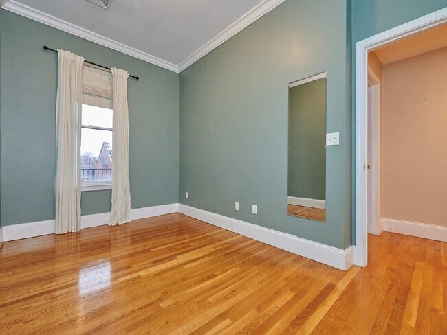 Building Photo - 754 Tremont St