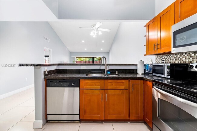 Building Photo - 505 NE 199th Ln