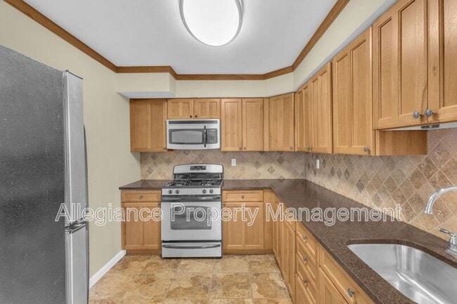 Building Photo - 5111 8th Rd S