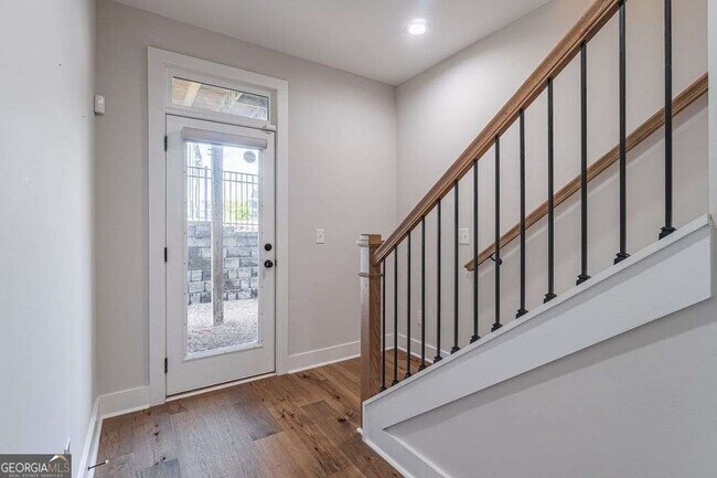 Building Photo - 370 Thrasher St NW