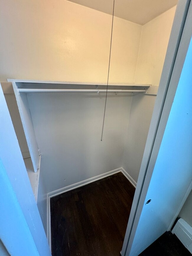 Building Photo - 3 Bedroom ~ Clintonville