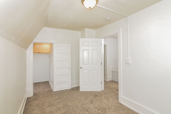 Building Photo - Newly Renovated Single Family Home - GREAT Mpls Location!