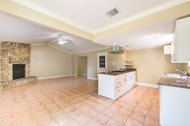 Building Photo - 3702 Royal Manor Dr