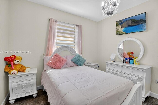 Building Photo - 3616 SE 2nd Dr