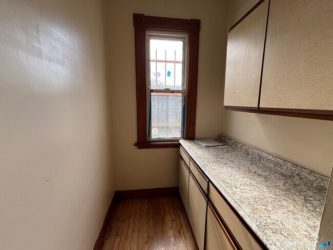 Building Photo - 1231 State St