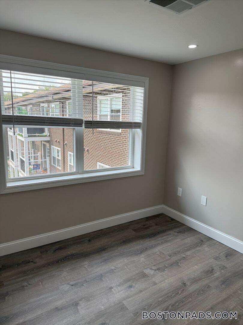 Building Photo - 23 Kenmar Dr