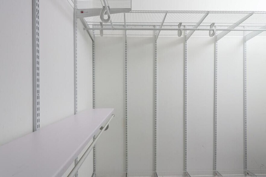 Building Photo - 411 N New River Dr E