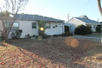 Building Photo - Great Family Home On Tree Lined Street In ...