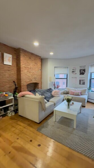 Building Photo - 74 Fenway