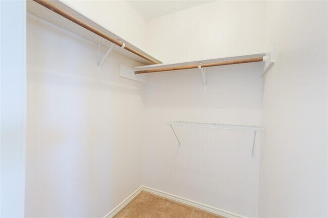 Building Photo - 706 W Lynn St