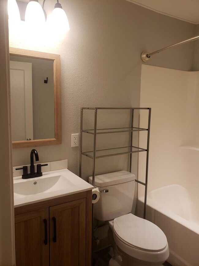 Building Photo - Remodeled Bungalow in Camas!