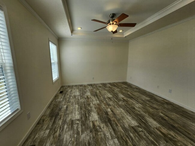 Building Photo - 518 Eland Dr