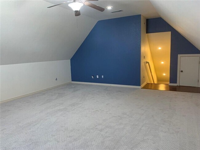 Building Photo - 5604 S 43rd St