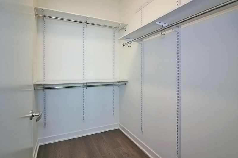 Building Photo - 455 N Park Dr