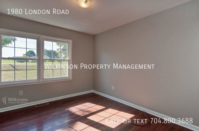 Building Photo - 3 Bedrooms, 2 Baths Ranch In Mooresville Q...