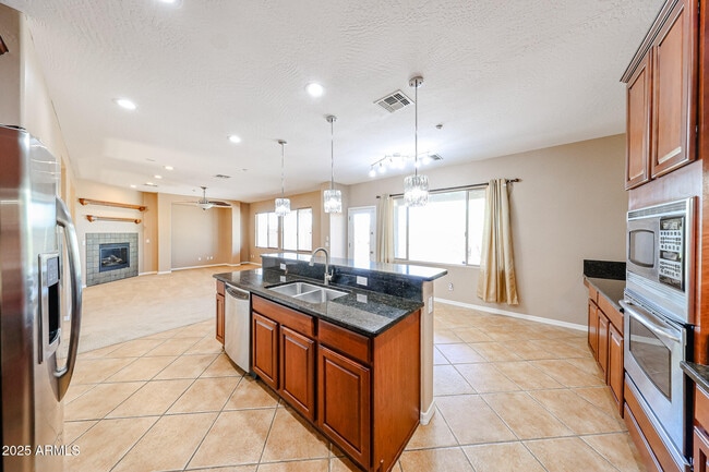 Building Photo - 9121 W Plum Rd