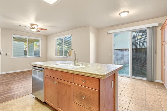 Building Photo - 5629 N Citrus Ln