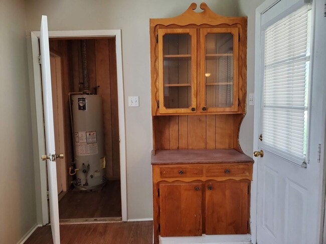 Building Photo - Southern Terrace - Just around the corner from Airline and Shed Road