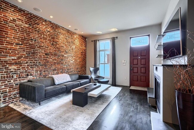 Building Photo - 1301 Hull St