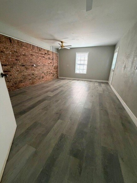 Building Photo - 1507 Sierra Dr