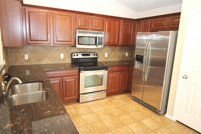 Building Photo - 1804 Golden Arrow Ave