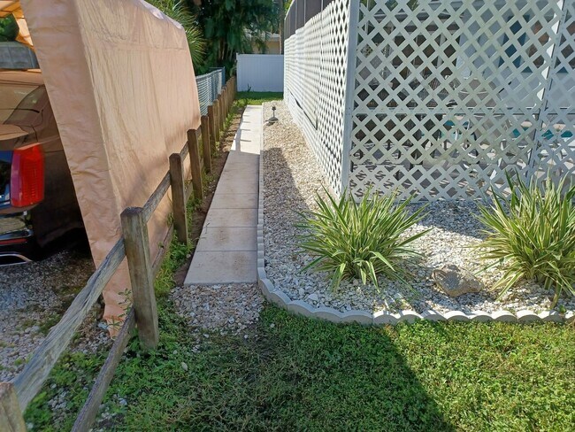 Building Photo - 2BR/2BA Pool Home in South Venice