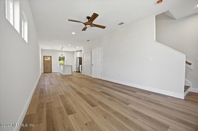 Building Photo - 206 W Fox St