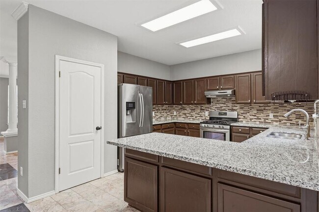 Building Photo - 2813 Cortez Dr
