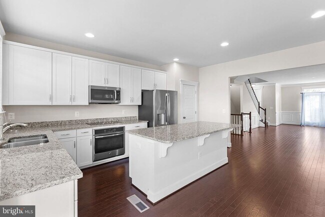 Building Photo - 207 Miles Hawk Terrace