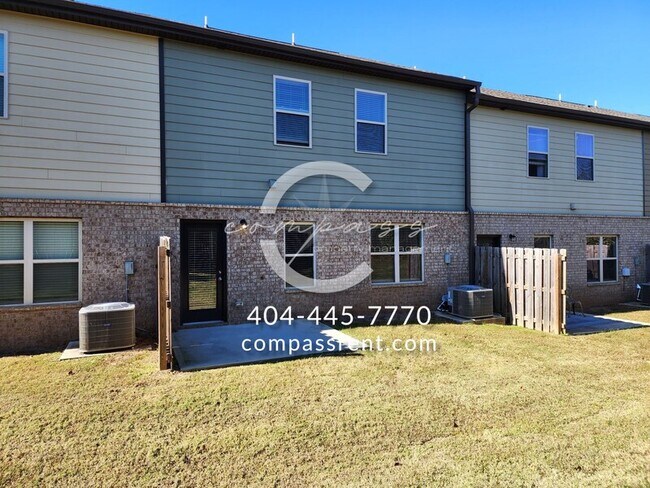 Building Photo - 1002 Mcconaughy Ct