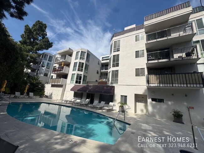 Building Photo - 8530 Holloway Dr