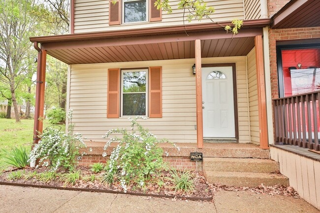Building Photo - Convenient Antioch Townhome