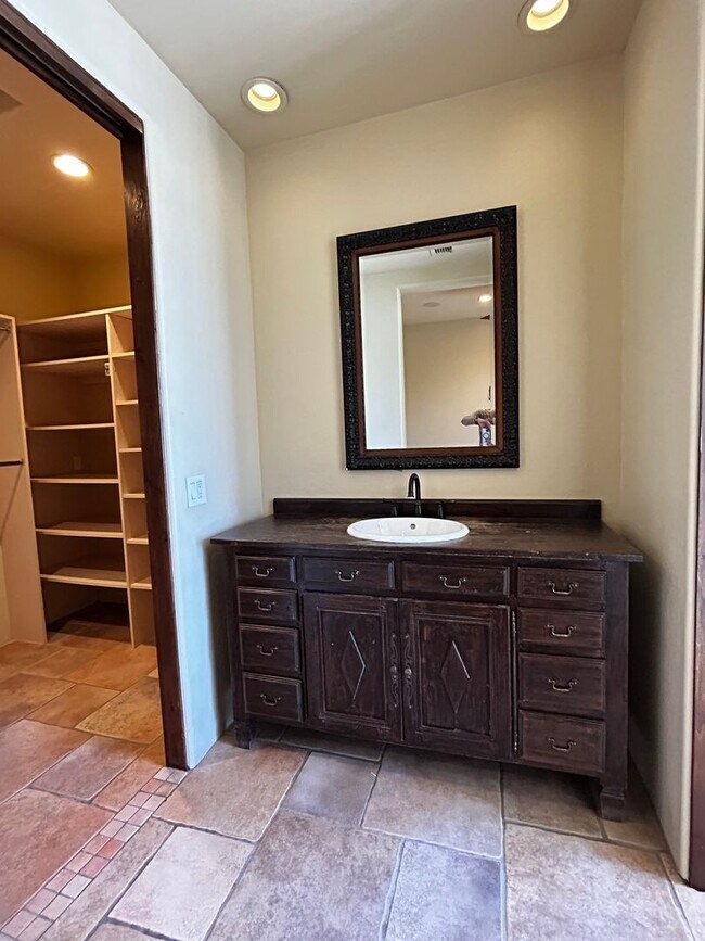 Building Photo - On GOLF COURSE LOT - 3 Bed/3Bath GATED Com...